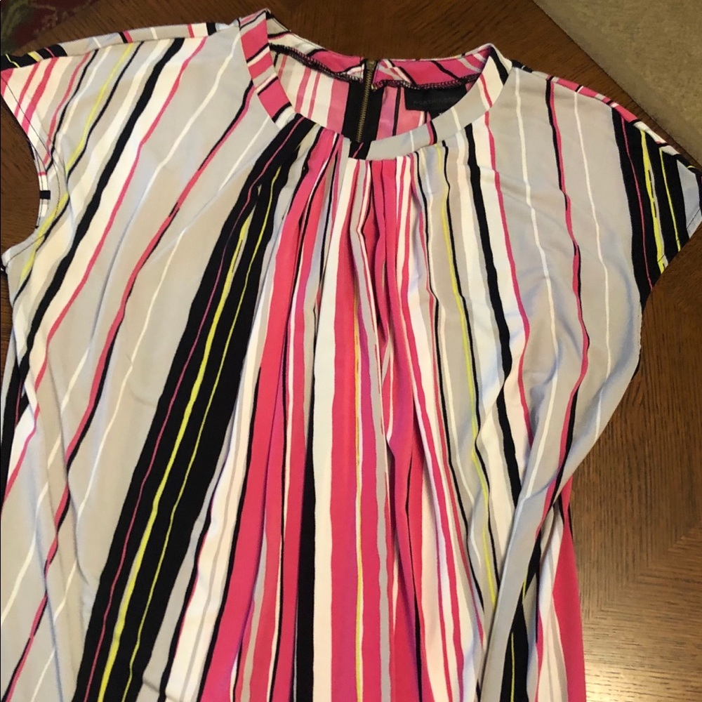Cute dressy top...great summer colors